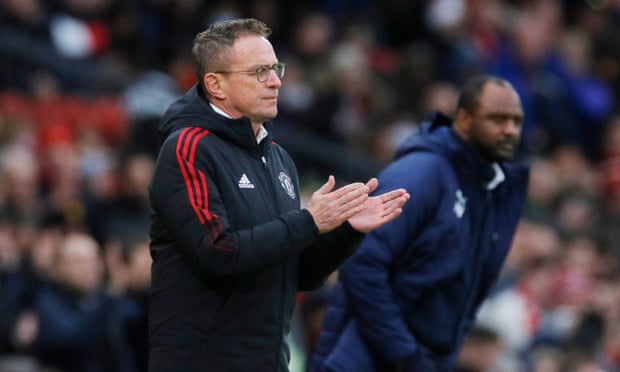  曼联主场零封布伦特福德，滕哈格变阵收效  