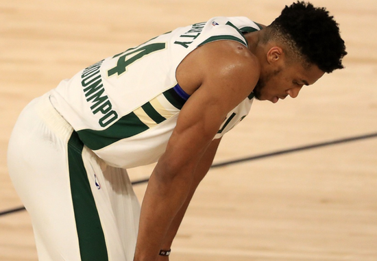  字母哥伤退雄鹿遭遇连败  