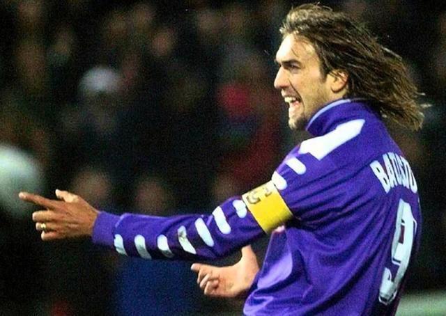  AC米兰圣西罗雨战告捷，莱奥凌空抽射绝杀紫百合佛罗伦萨