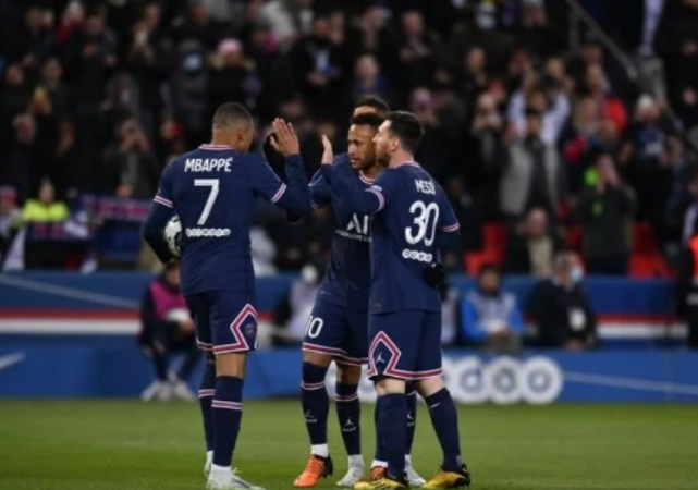  巴黎圣日耳曼客场大胜，姆巴佩梅开二度显神威